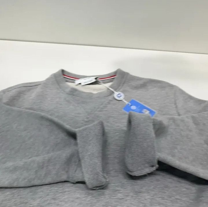 Thom Browne Thom Browne Gray Classic Four-Stripe Sweatshirt Size US M / EU 48-50 / 2 - 11 Thumbnail