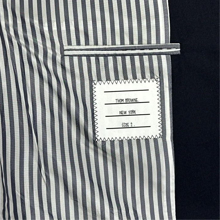 Thom Browne Thom Browne Classic Navy Wool Blazer for Men Size US S / EU 44-46 / 1 - 4 Thumbnail