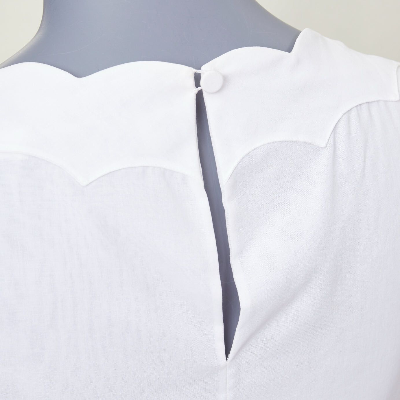 Dior CHRISTIAN DIOR white cotton scalloped collar detail fitted vest shirt FR36 S Size S / US 4 / IT 40 - 7 Thumbnail