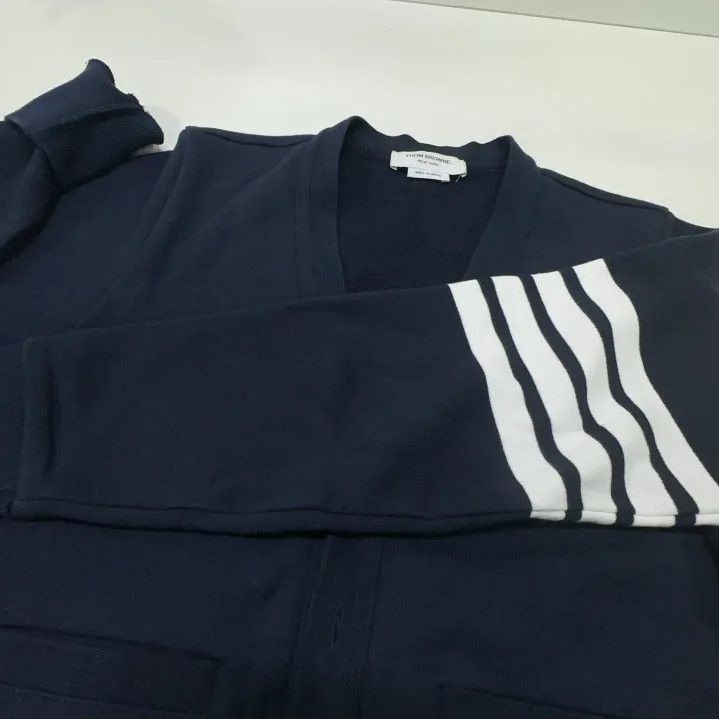 Thom Browne Thom Browne Classic V-Neck Knit Cardigan for Men Size US S / EU 44-46 / 1 - 9 Thumbnail
