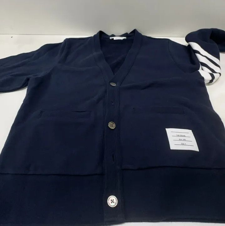 Thom Browne Thom Browne Classic V-Neck Knit Cardigan for Men Size US S / EU 44-46 / 1 - 11 Thumbnail