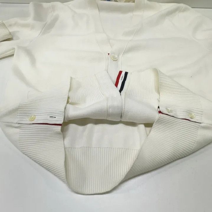 Thom Browne Thom Browne Logo Stripe V-Neck Cardigan Size US M / EU 48-50 / 2 - 11 Thumbnail