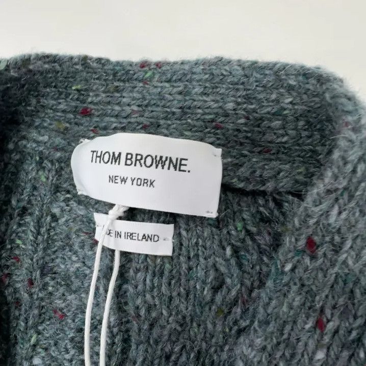 Thom Browne Thom Browne Classic V-Neck Wool Sweater for Men Size US S / EU 44-46 / 1 - 5 Thumbnail
