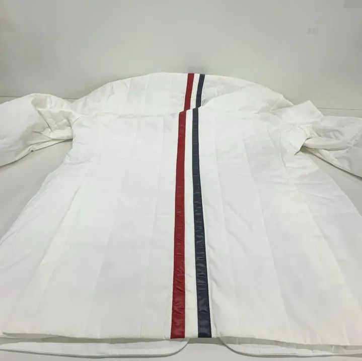 Thom Browne Thom Browne White Down Padded Blazer for Men Size US M / EU 48-50 / 2 - 10 Thumbnail