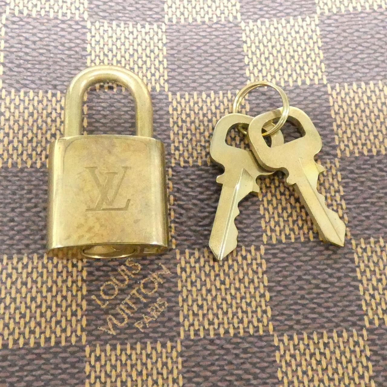 Louis Vuitton Louis Vuitton Louis Vuitton Chelsea Damier Shoulder Bag Canvas Shoulder Bag N51119 DUTY FREE for USA Size ONE SIZE - 4 Thumbnail