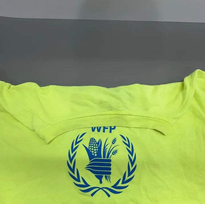 Balenciaga Balenciaga WFP Charity Neon Short Sleeve T-Shirt Size US M / EU 48-50 / 2 - 8 Thumbnail