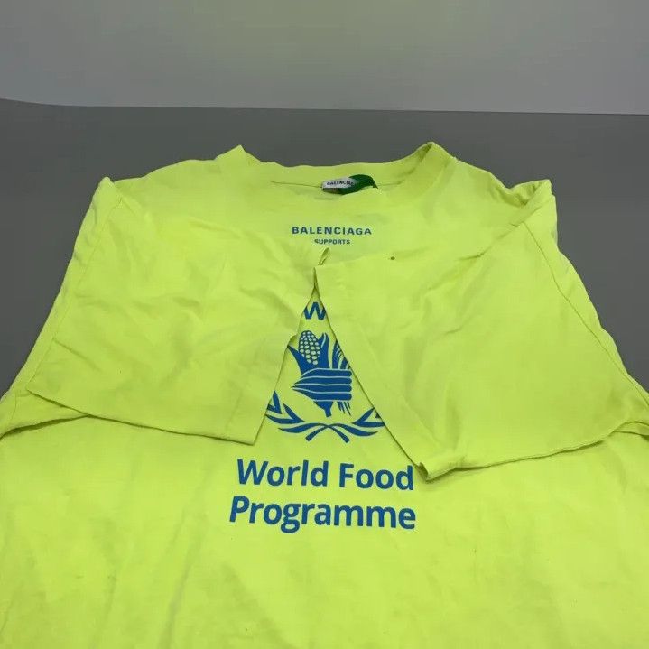 Balenciaga Balenciaga WFP Charity Neon Short Sleeve T-Shirt Size US M / EU 48-50 / 2 - 12 Thumbnail