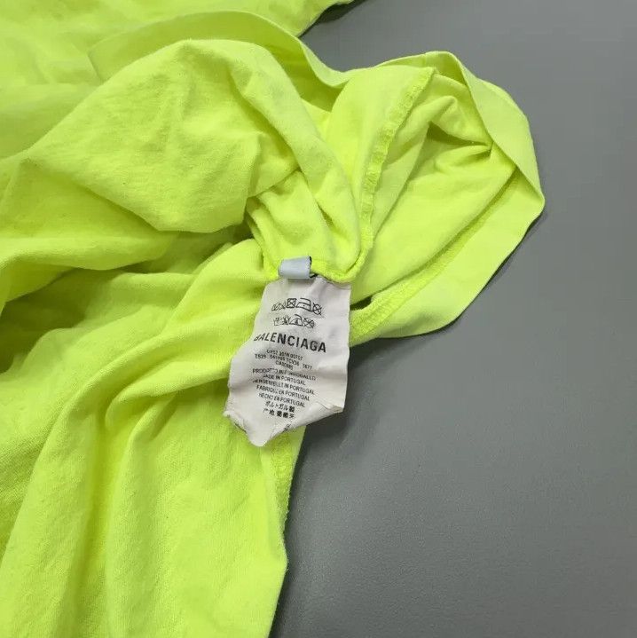 Balenciaga Balenciaga WFP Charity Neon Short Sleeve T-Shirt Size US M / EU 48-50 / 2 - 7 Thumbnail