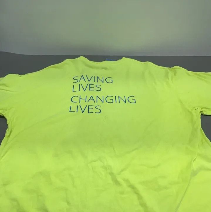 Balenciaga Balenciaga WFP Charity Neon Short Sleeve T-Shirt Size US M / EU 48-50 / 2 - 15 Thumbnail