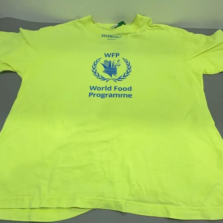 Balenciaga Balenciaga WFP Charity Neon Short Sleeve T-Shirt Size US M / EU 48-50 / 2 - 13 Thumbnail