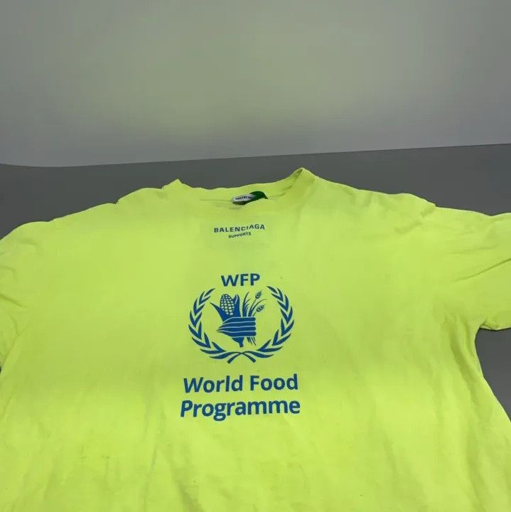 Balenciaga Balenciaga WFP Charity Neon Short Sleeve T-Shirt Size US M / EU 48-50 / 2 - 11 Thumbnail