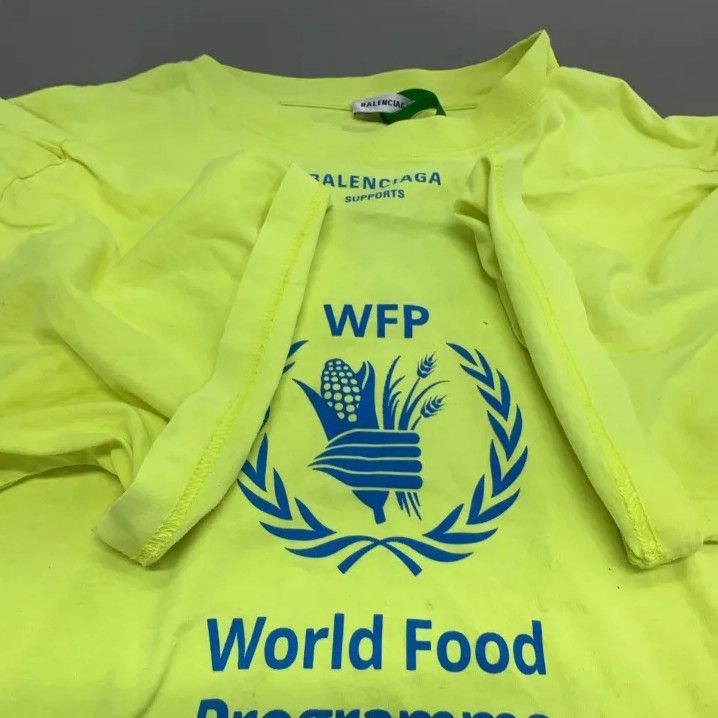 Balenciaga Balenciaga WFP Charity Neon Short Sleeve T-Shirt Size US M / EU 48-50 / 2 - 10 Thumbnail