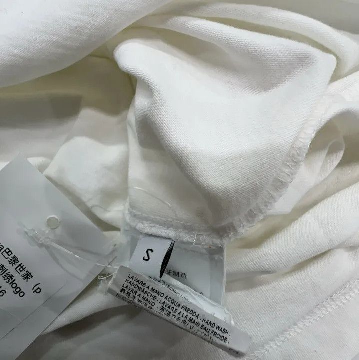 Balenciaga Balenciaga Classic Embroidered T-Shirt in White Size US S / EU 44-46 / 1 - 4 Thumbnail