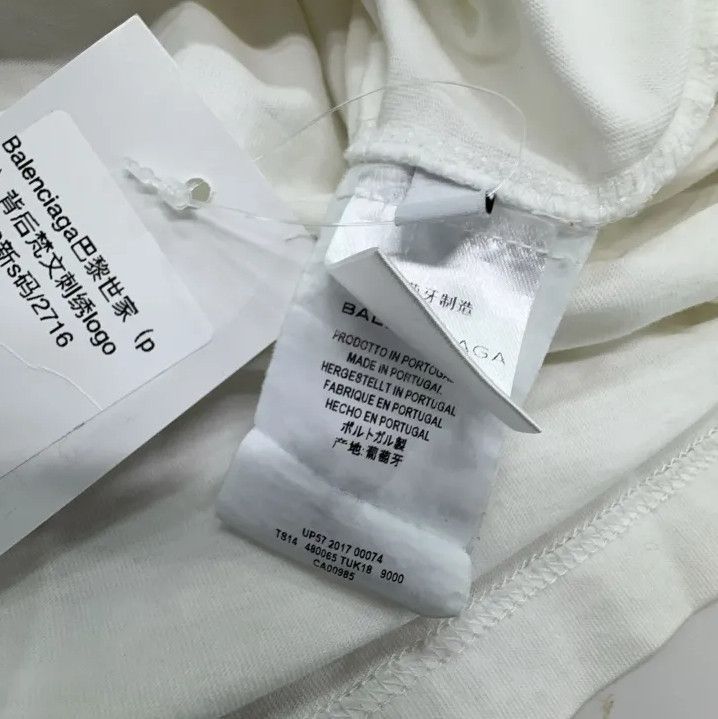Balenciaga Balenciaga Classic Embroidered T-Shirt in White Size US S / EU 44-46 / 1 - 5 Thumbnail