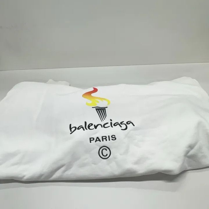 Balenciaga Balenciaga White Long Sleeve Hoodie with Prints Size US M / EU 48-50 / 2 - 13 Thumbnail