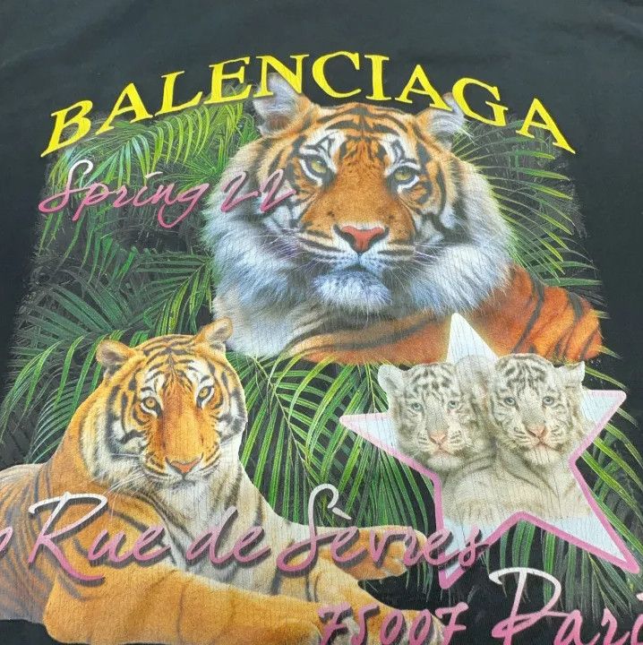 Balenciaga Balenciaga Men's Black Graphic Round Neck T-Shirt Size US S / EU 44-46 / 1 - 9 Thumbnail