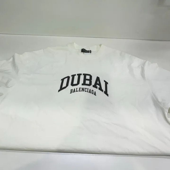 Balenciaga Balenciaga Dubai Logo Print Short Sleeve T-Shirt Size US L / EU 52-54 / 3 - 9 Thumbnail