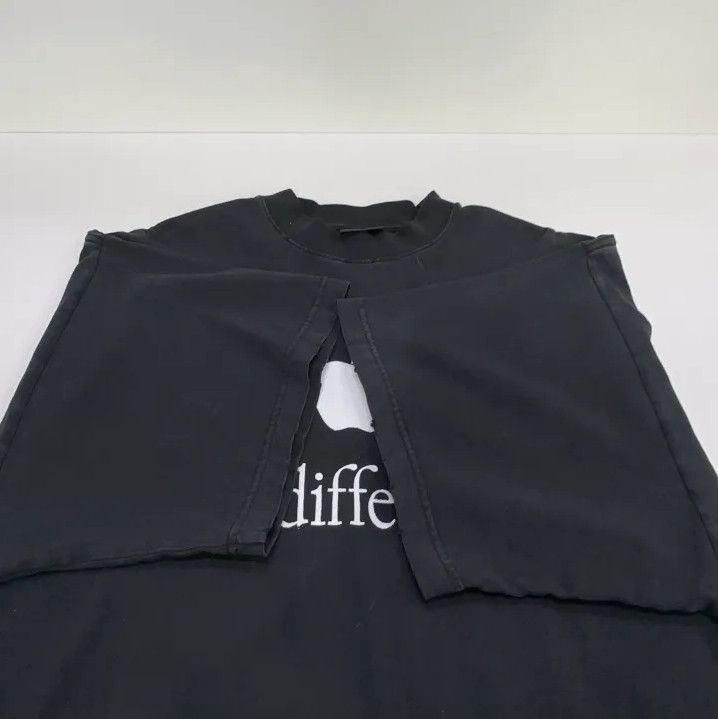 Balenciaga Balenciaga Black Be Different Graphic T-Shirt Size US S / EU 44-46 / 1 - 8 Thumbnail