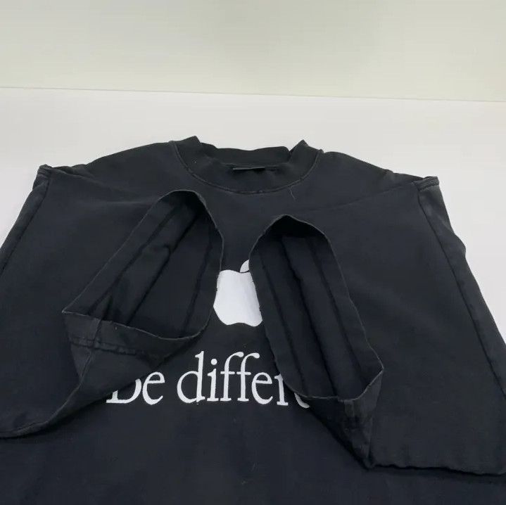 Balenciaga Balenciaga Black Be Different Graphic T-Shirt Size US S / EU 44-46 / 1 - 9 Thumbnail
