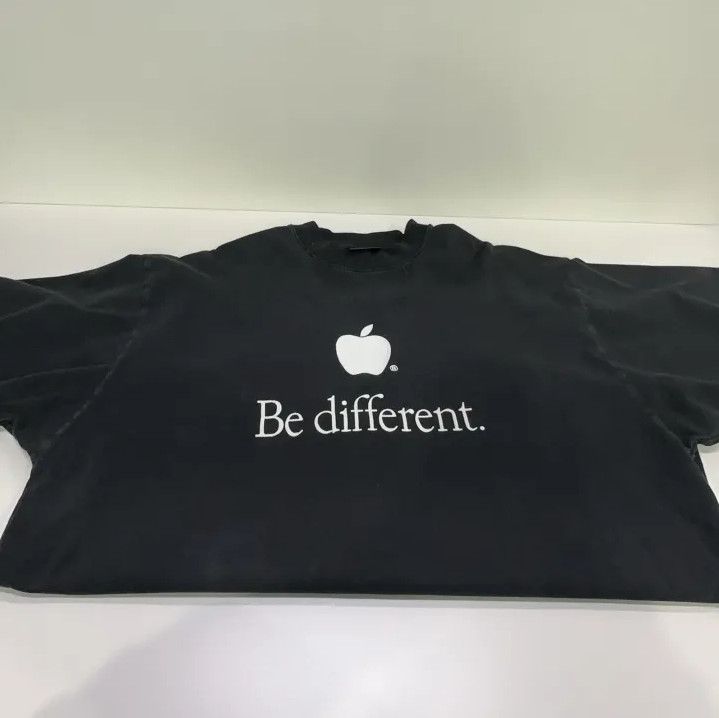Balenciaga Balenciaga Black Be Different Graphic T-Shirt Size US S / EU 44-46 / 1 - 10 Thumbnail