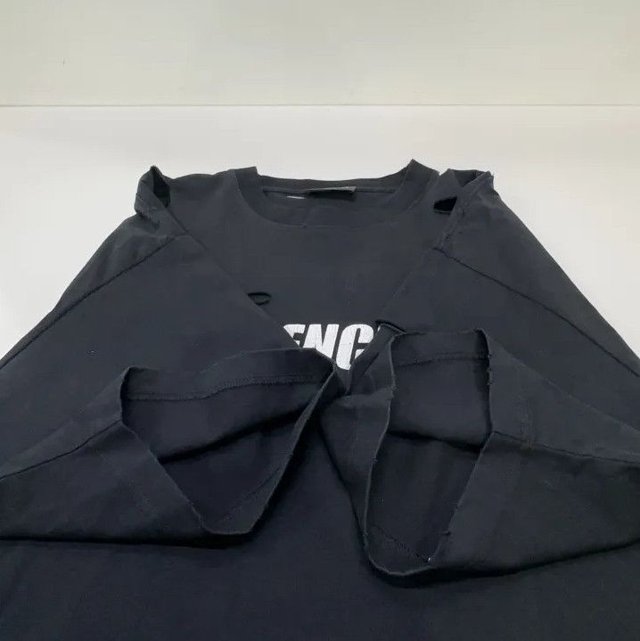 Balenciaga Balenciaga Distressed Logo Short Sleeve T-Shirt Size US XS / EU 42 / 0 - 10 Thumbnail