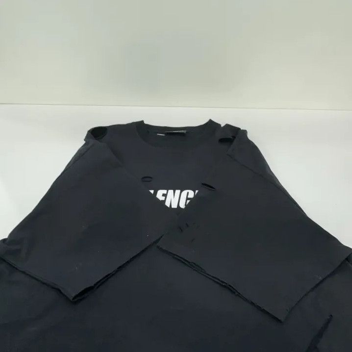 Balenciaga Balenciaga Distressed Logo Short Sleeve T-Shirt Size US XS / EU 42 / 0 - 9 Thumbnail