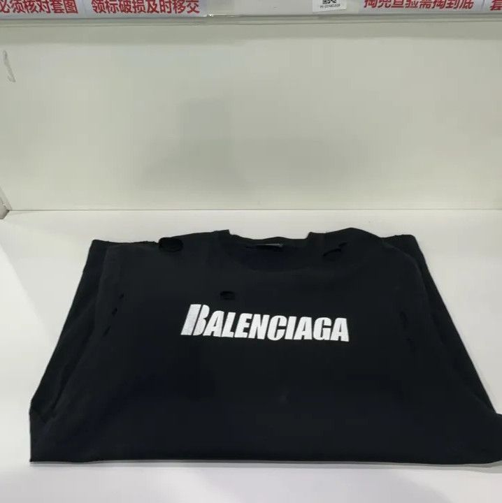 Balenciaga Balenciaga Distressed Logo Short Sleeve T-Shirt Size US XS / EU 42 / 0 - 11 Thumbnail