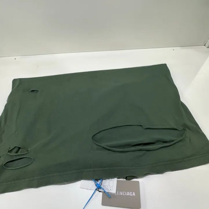 Balenciaga Balenciaga SS22 Destroyed Green Graphic T-Shirt Size US S / EU 44-46 / 1 - 15 Thumbnail
