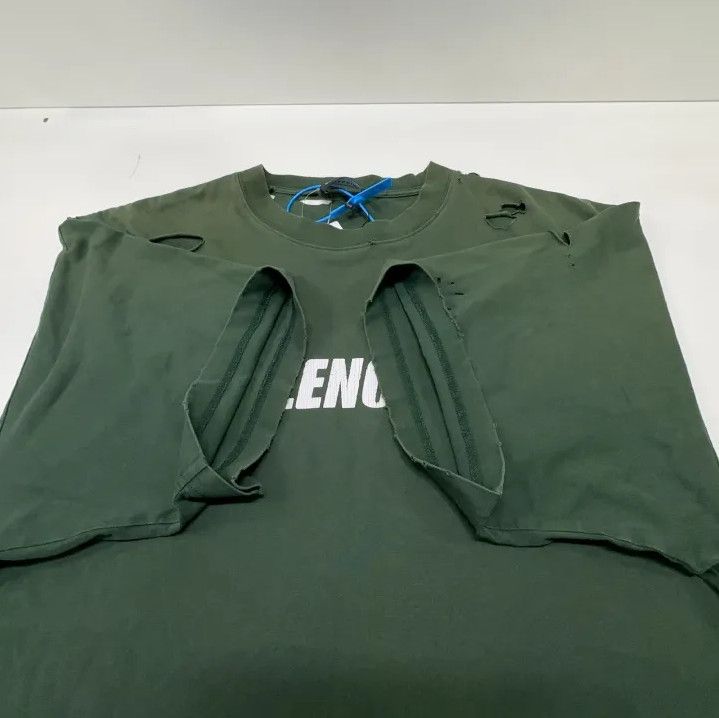 Balenciaga Balenciaga SS22 Destroyed Green Graphic T-Shirt Size US S / EU 44-46 / 1 - 9 Thumbnail