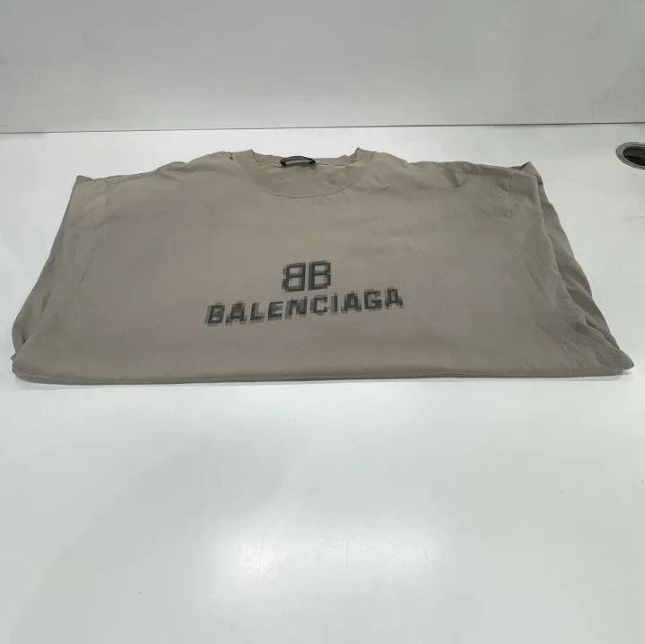 Balenciaga Balenciaga Distressed Logo Short Sleeve T-Shirt Size US S / EU 44-46 / 1 - 15 Thumbnail