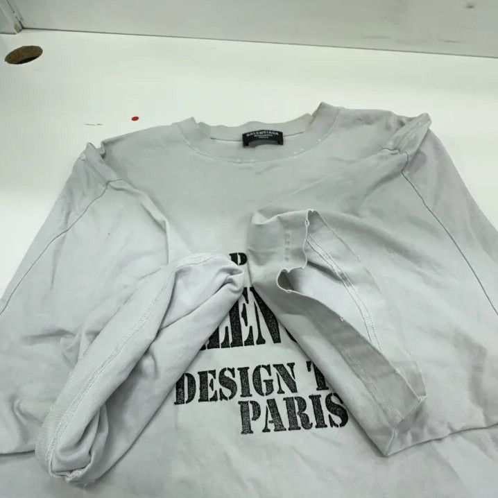 Balenciaga Balenciaga Design Team Logo Print Short Sleeve T-Shirt Size US L / EU 52-54 / 3 - 9 Thumbnail
