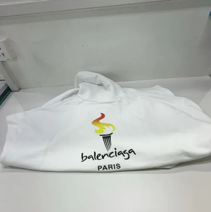Balenciaga Balenciaga White Long Sleeve Hoodie with Print Size US S / EU 44-46 / 1 - 9 Thumbnail