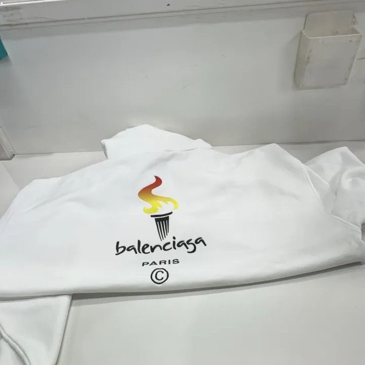 Balenciaga Balenciaga White Printed Long Sleeve Hoodie Size US XS / EU 42 / 0 - 10 Thumbnail