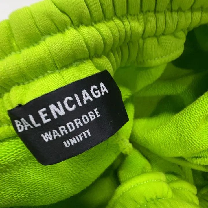 Balenciaga Balenciaga SS23 Solid Logo Pattern Loose Shorts Size US 26 / EU 42 - 5 Thumbnail