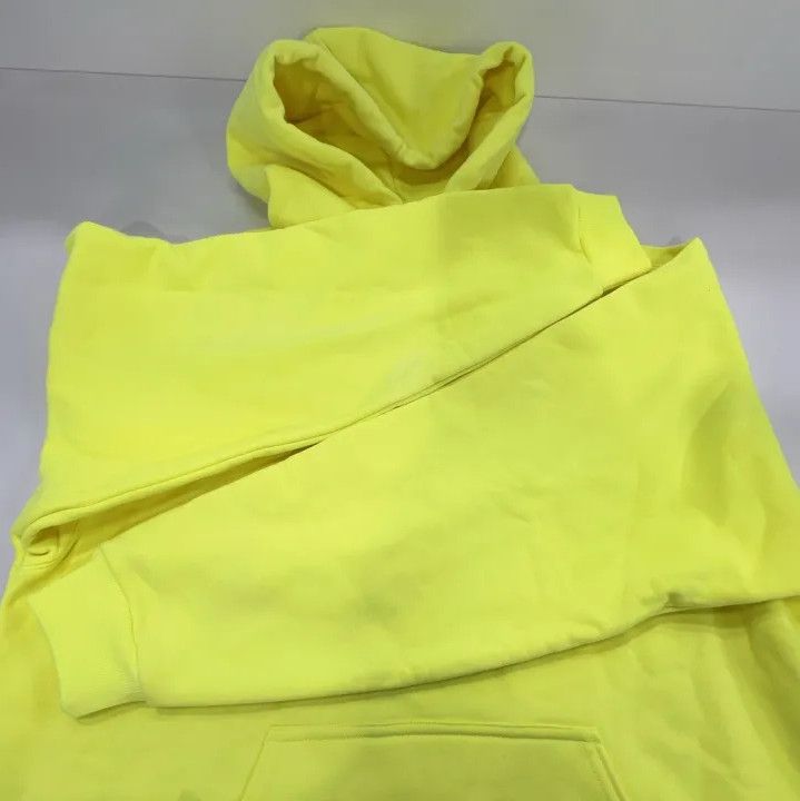 Balenciaga Balenciaga Crew Neon Yellow Hoodie for Men Size US XXS / EU 40 - 12 Thumbnail