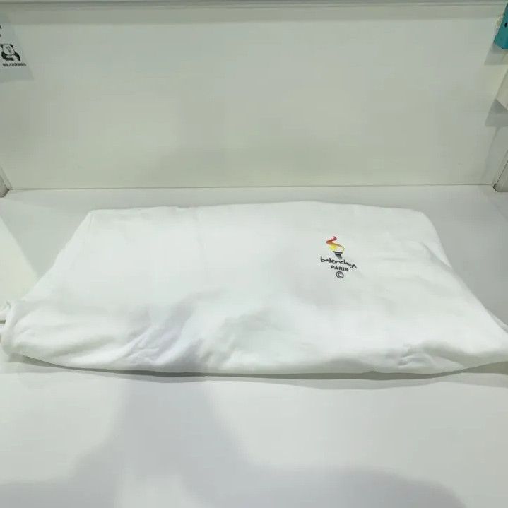 Balenciaga Balenciaga White Long Sleeve Hoodie with Torch Print Size US XS / EU 42 / 0 - 9 Thumbnail