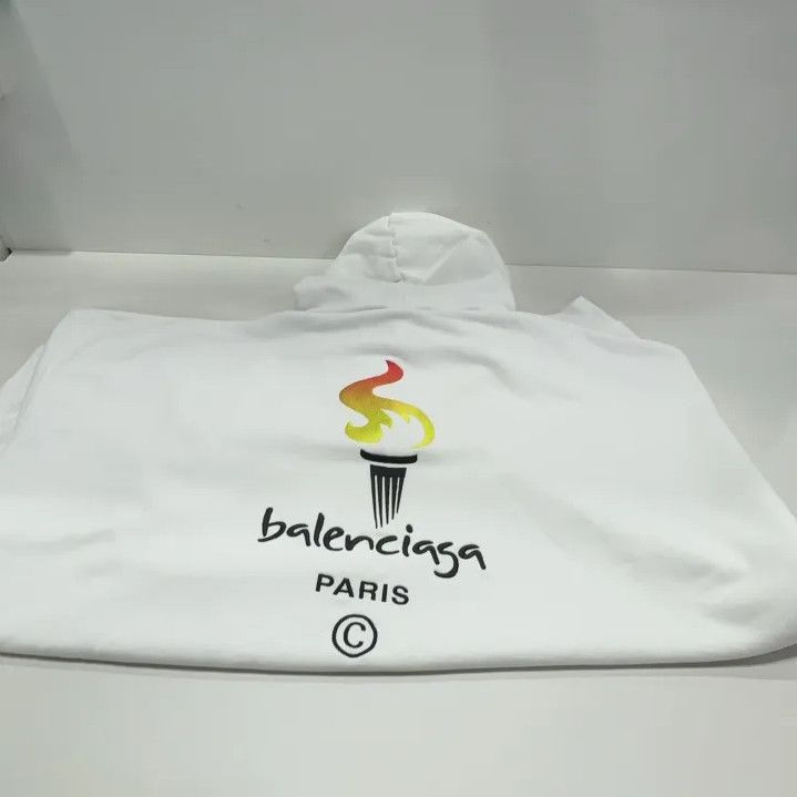 Balenciaga Balenciaga White Long Sleeve Hoodie with Logo Size US S / EU 44-46 / 1 - 10 Thumbnail