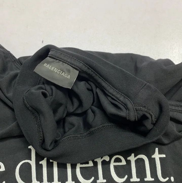 Balenciaga Balenciaga Be Different Embroidered Black T-Shirt Size US M / EU 48-50 / 2 - 7 Thumbnail