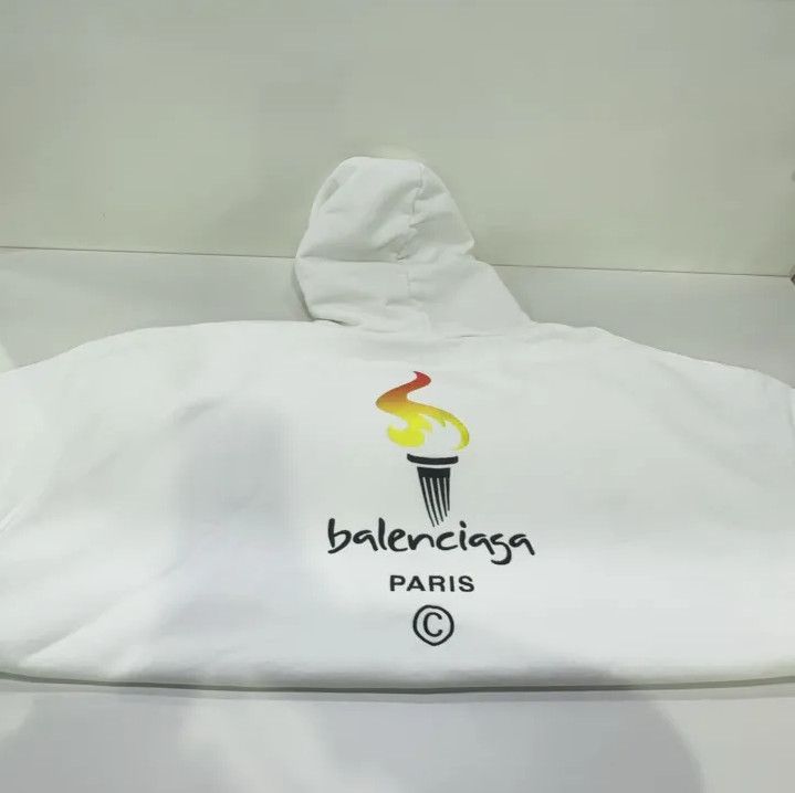 Balenciaga Balenciaga White Letter Print Long Sleeve Hoodie Size US M / EU 48-50 / 2 - 9 Thumbnail