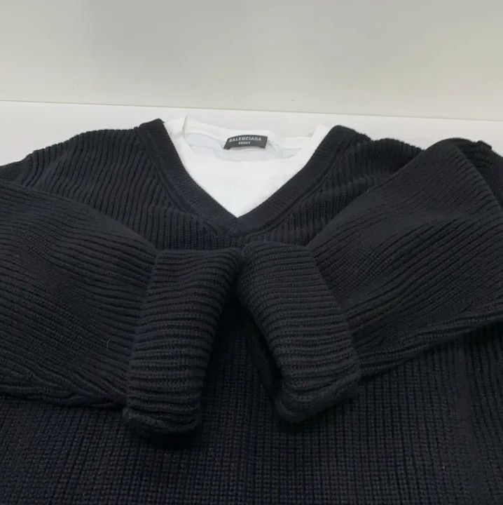 Balenciaga Balenciaga Layered V-Neck Sweater for Men Size US S / EU 44-46 / 1 - 10 Thumbnail