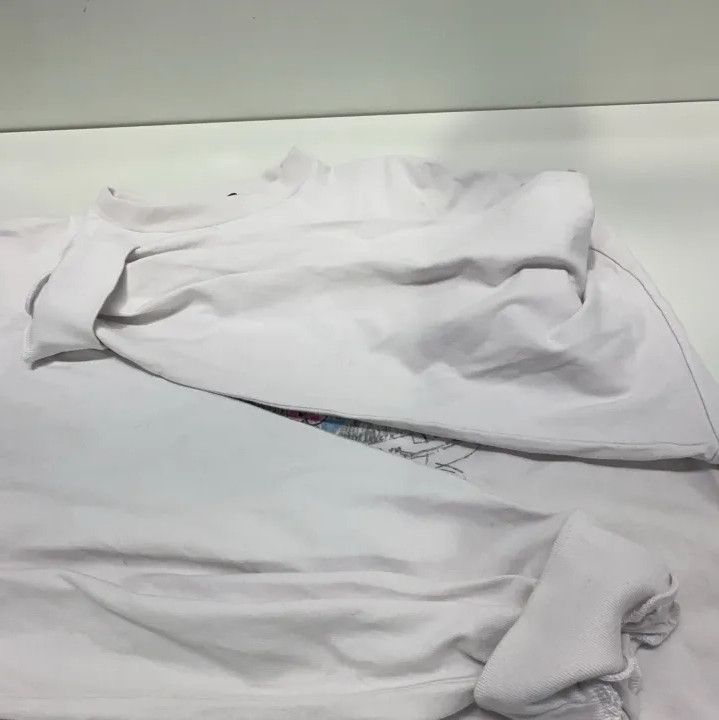Balenciaga Balenciaga White Graphic Long Sleeve T-Shirt Size US S / EU 44-46 / 1 - 13 Thumbnail