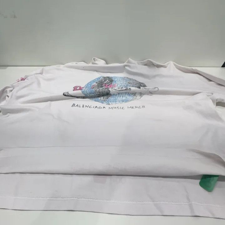Balenciaga Balenciaga White Graphic Long Sleeve T-Shirt Size US S / EU 44-46 / 1 - 8 Thumbnail