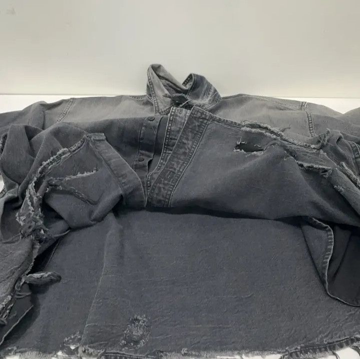 Balenciaga Balenciaga SS21 Ripped Denim Long Sleeve Shirt Size US M / EU 48-50 / 2 - 8 Thumbnail