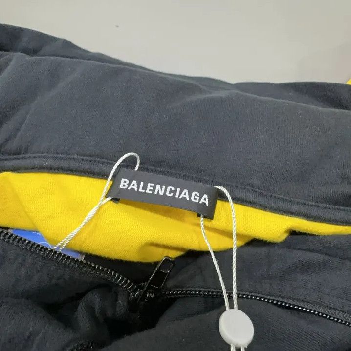Balenciaga Balenciaga Color-Blocked Long Sleeve Sweatshirt for Men Size US L / EU 52-54 / 3 - 5 Thumbnail
