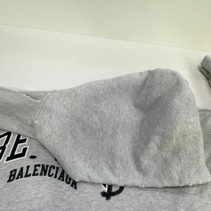 Balenciaga Balenciaga Be Kind Logo Hooded Sweatshirt Size US M / EU 48-50 / 2 - 9 Thumbnail