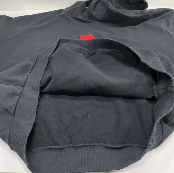 Balenciaga Balenciaga Black Heart Logo Sweatshirt Size US L / EU 52-54 / 3 - 12 Thumbnail
