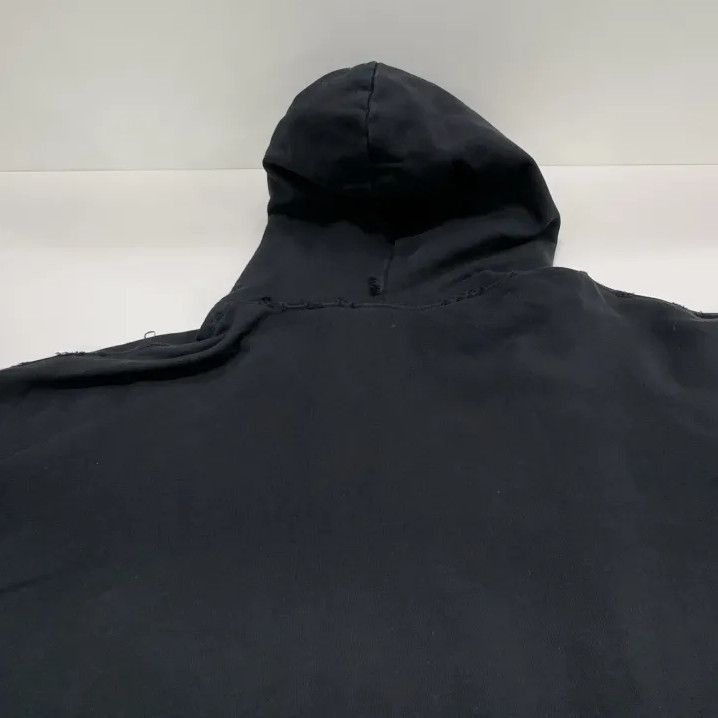 Balenciaga Balenciaga Black Heart Logo Sweatshirt Size US L / EU 52-54 / 3 - 13 Thumbnail