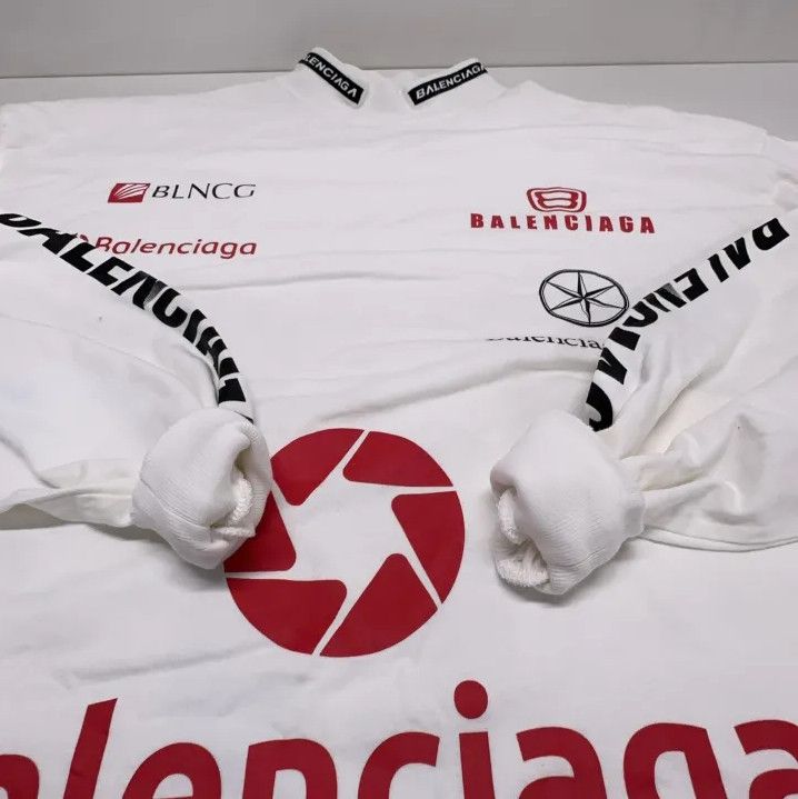 Balenciaga Balenciaga White Long Sleeve Graphic T-Shirt Size US M / EU 48-50 / 2 - 12 Thumbnail