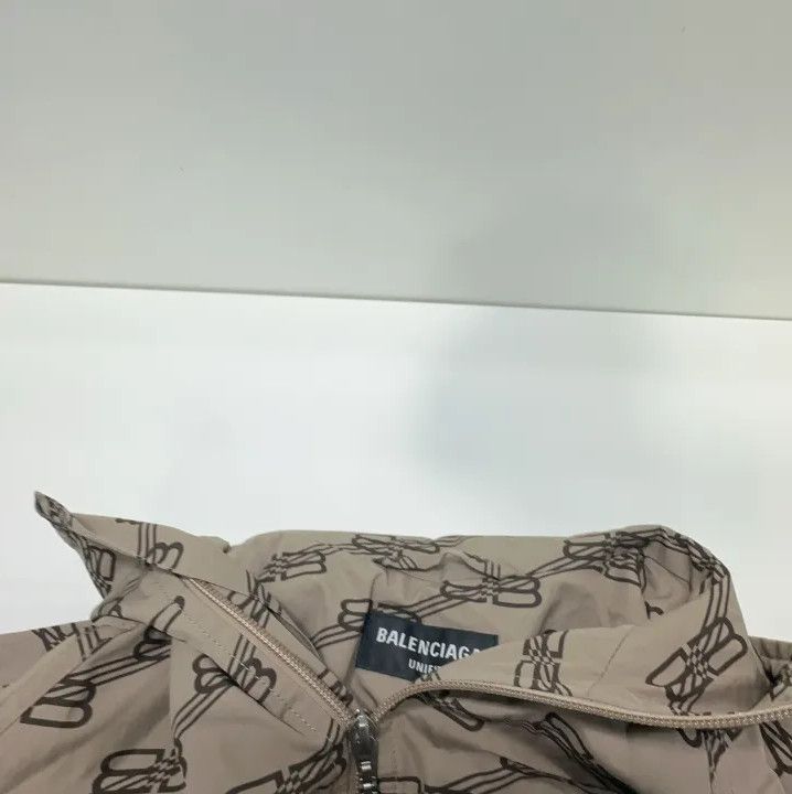 Balenciaga Balenciaga SS22 Logo Zip-Up Jacket in Brown Size US XXS / EU 40 - 8 Thumbnail