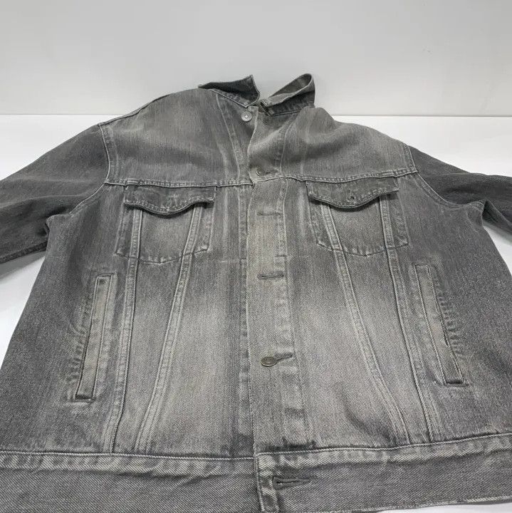 Balenciaga Balenciaga Logo Print Washed Denim Jacket Size US L / EU 52-54 / 3 - 13 Thumbnail
